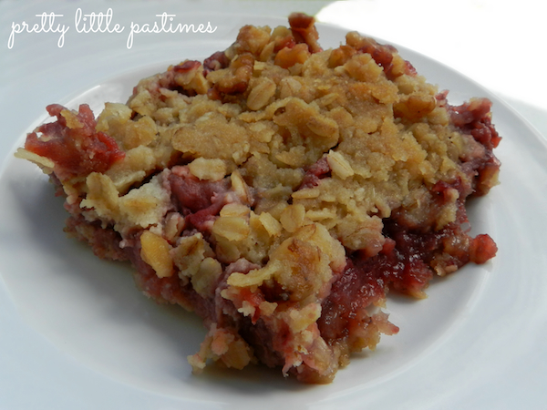 Fresh Strawberry Crisp I Pretty Little Pastimes
