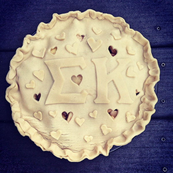 Glammed Up Apple Pie I Pretty Little Pastimes